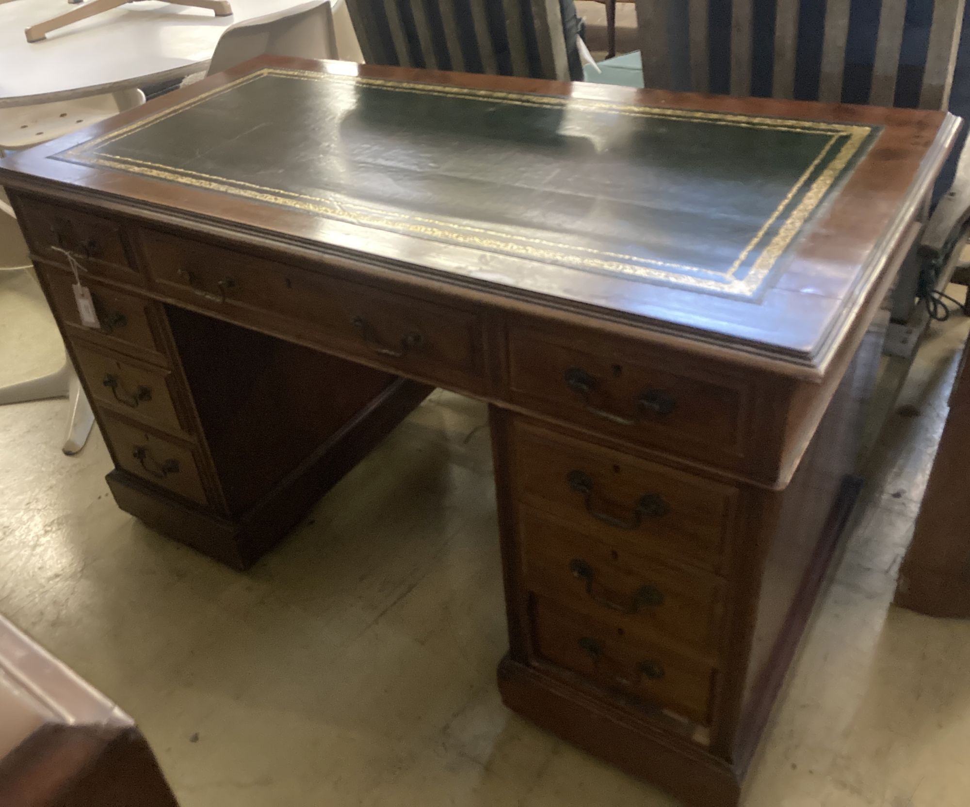 A Victorian walnut pedestal desk, width 122cm depth 64cm height 73cm